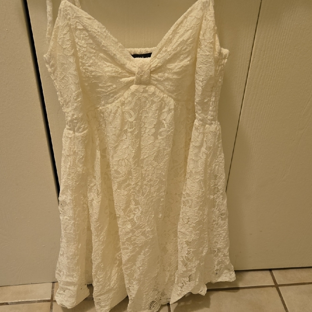 Lulu's Strapless Lace Dress in Cream